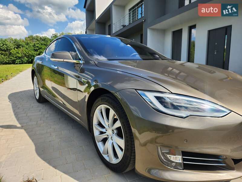 Tesla Model s (2016)