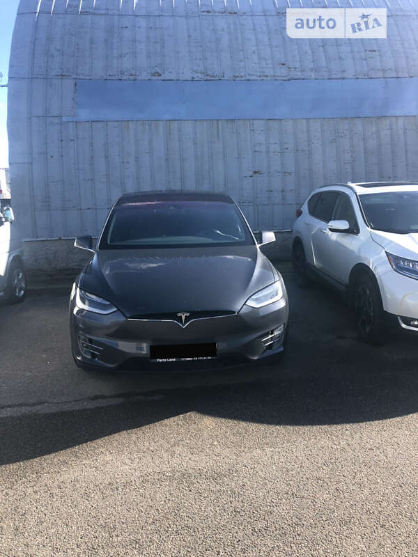 Tesla Model x (2016)