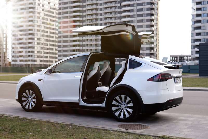 Tesla Model x (2017)