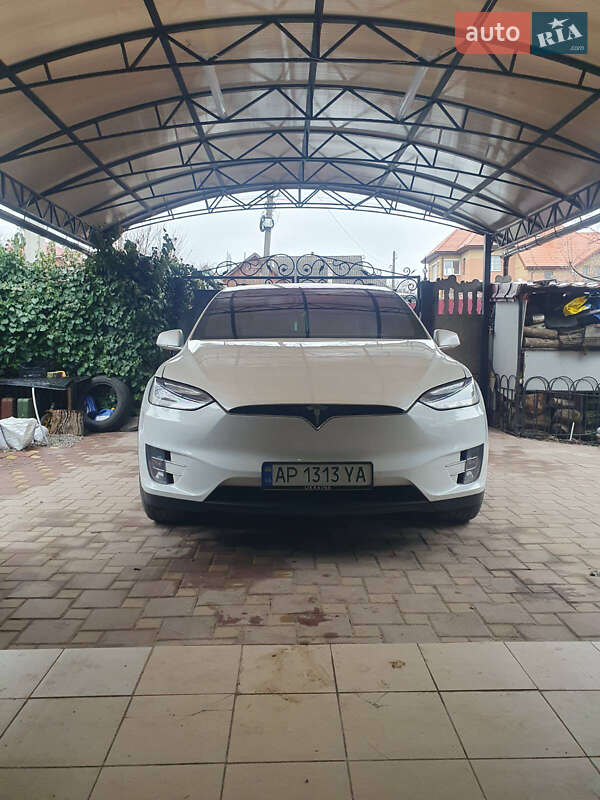 Tesla Model x (2019)