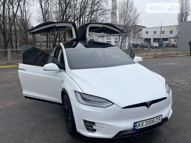 Tesla Model x (2016)