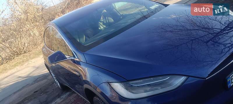 Tesla Model x (2019)