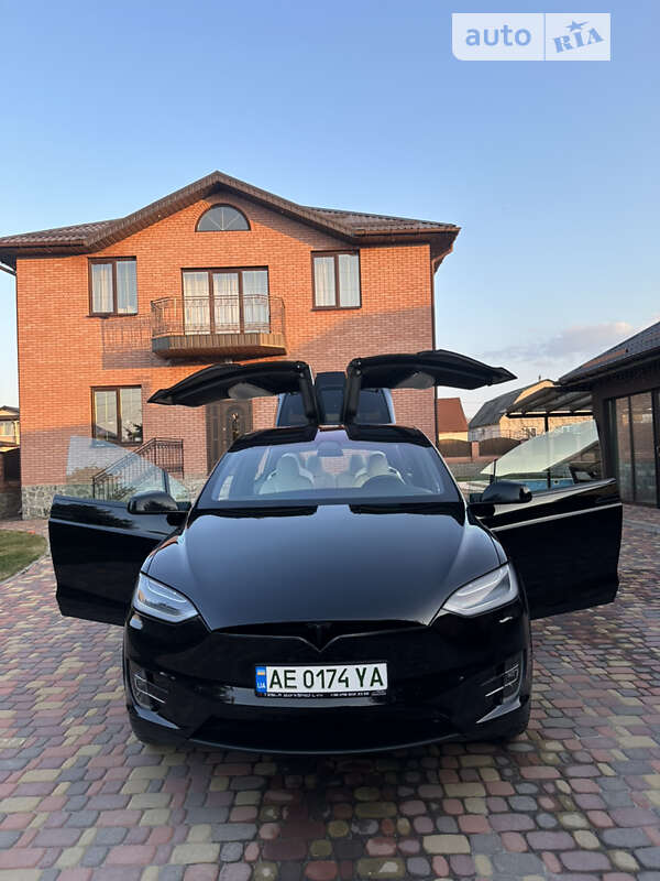 Tesla Model x (2020)