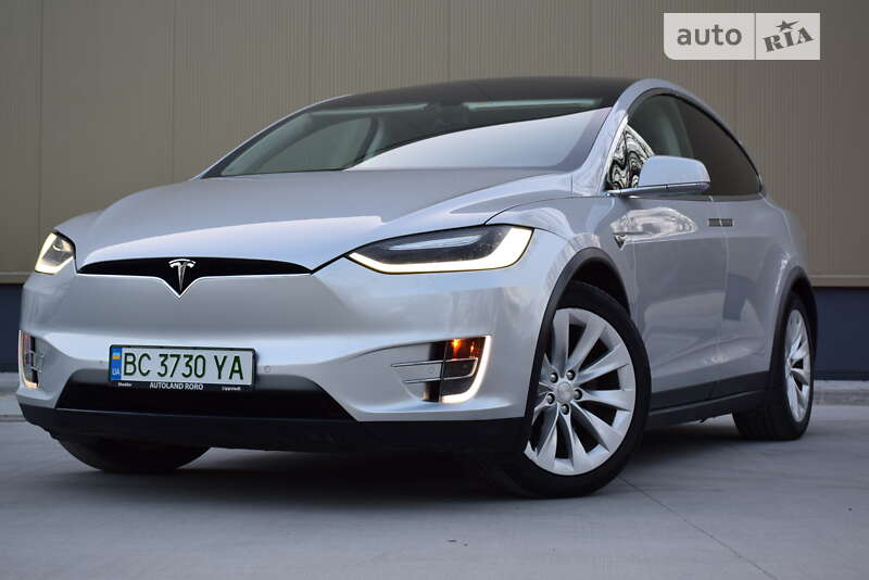 Tesla Model x (2016)