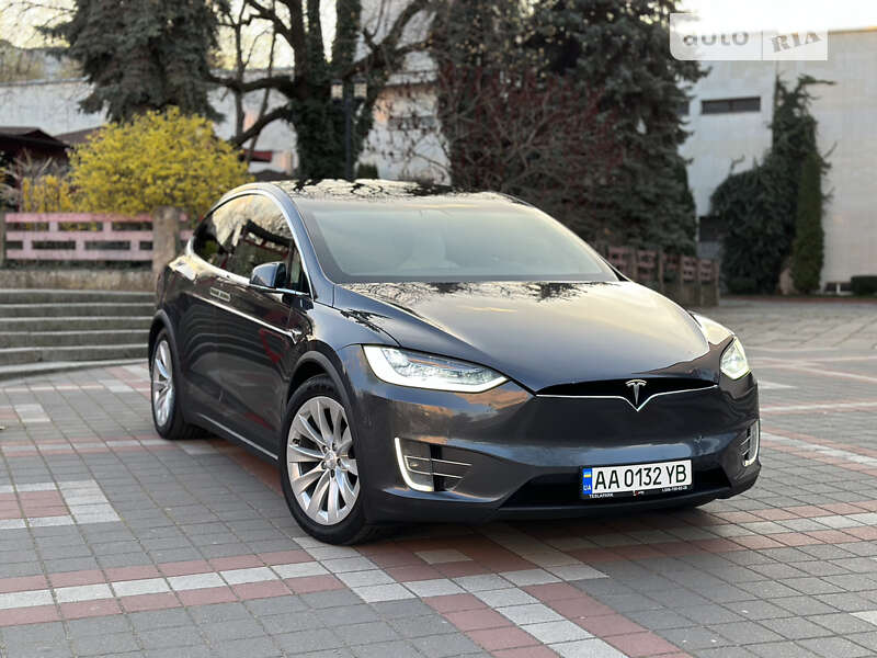 Tesla Model x (2016)