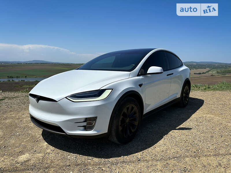 Tesla Model x (2020)
