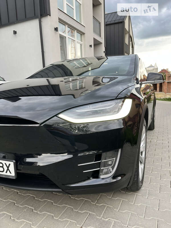 Tesla Model x (2020)