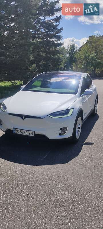 Tesla Model x (2020)