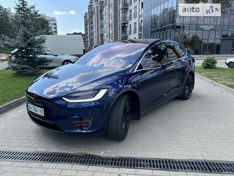 Tesla Model x (2016)