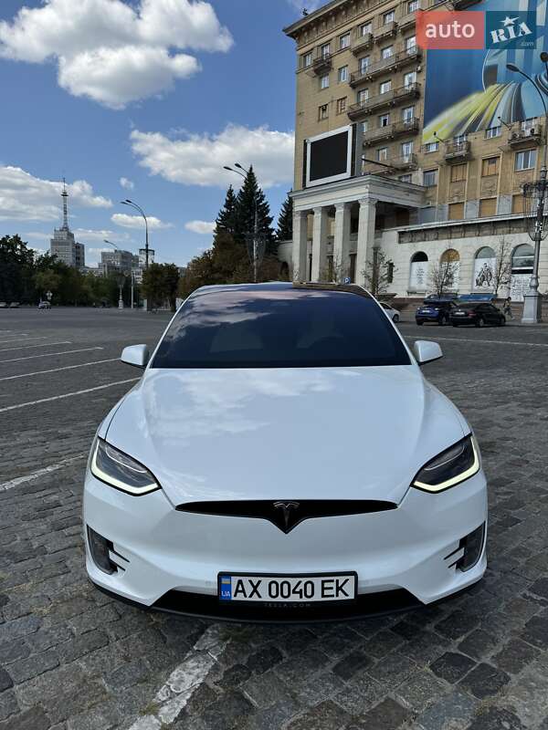 Tesla Model x (2019)