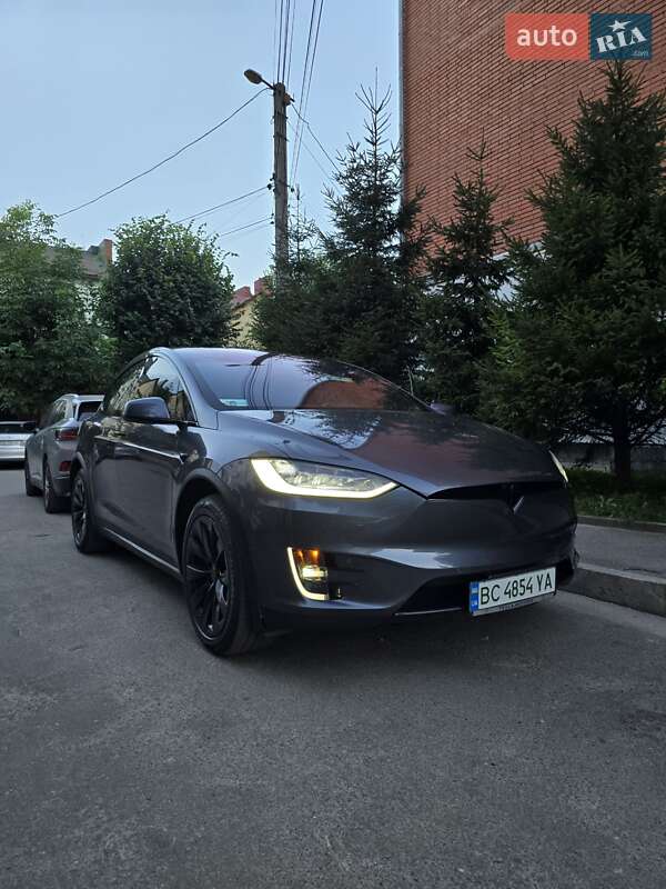 Tesla Model x (2018)