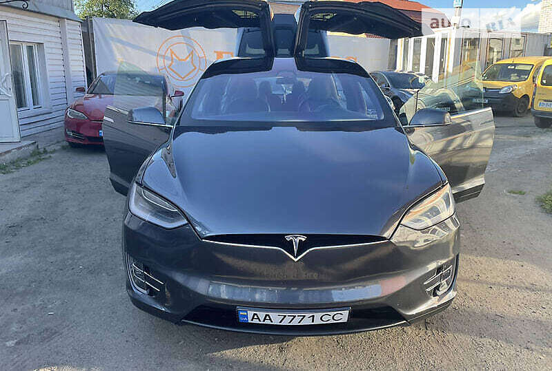 Tesla Model x (2017)