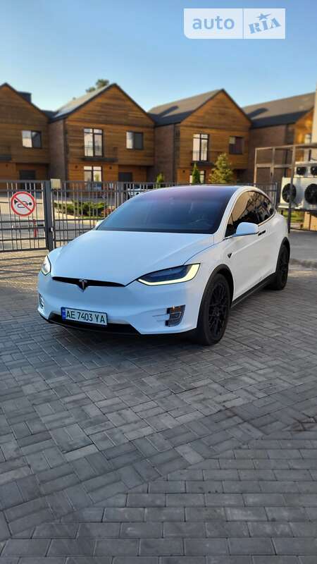 Tesla Model x (2016)