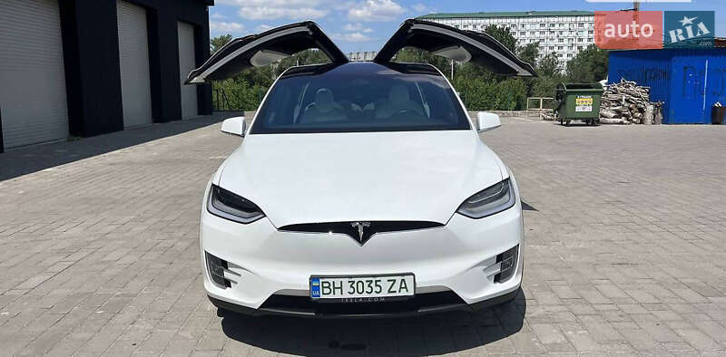 Tesla Model x (2020)