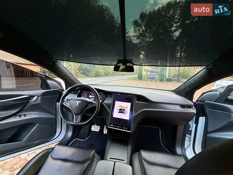 Tesla Model x (2020)