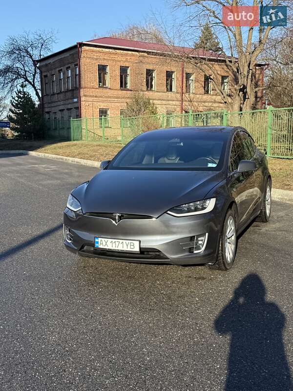 Tesla Model x (2017)