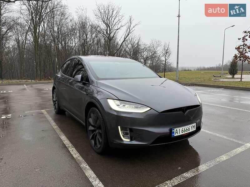 Tesla Model x (2019)