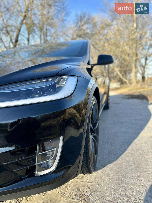 Tesla Model x (2018)