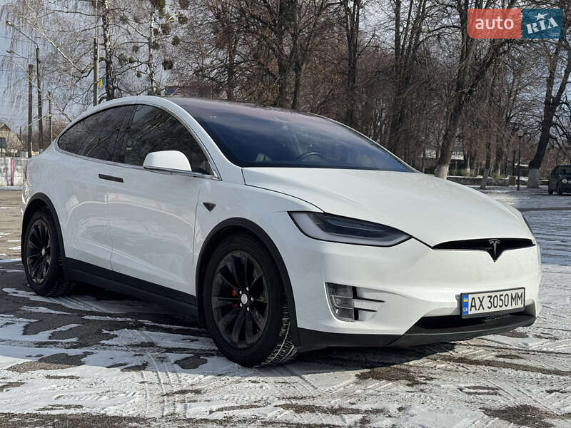 Tesla Model x (2015)