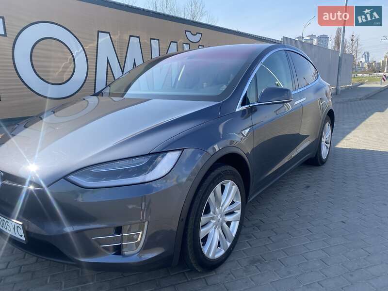 Tesla Model x (2016)