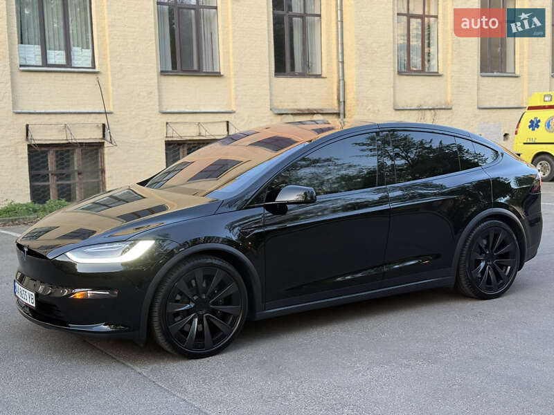 Tesla Model x (2023)
