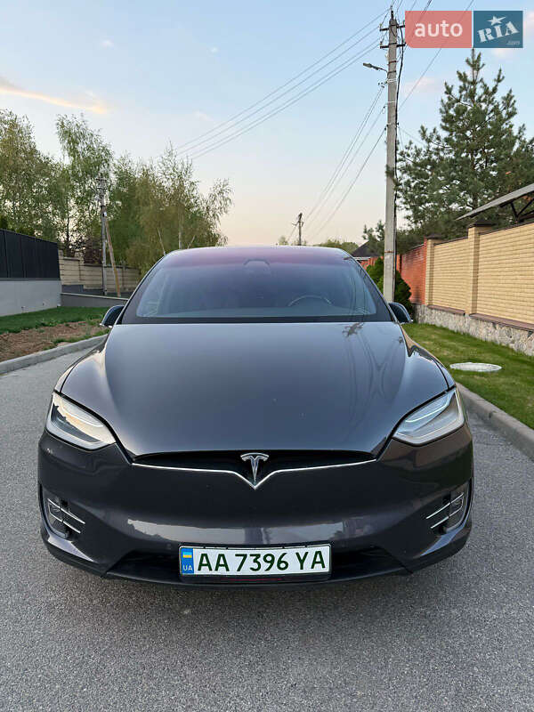 Tesla Model x (2020)