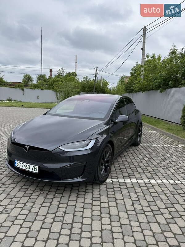 Tesla Model x (2024)