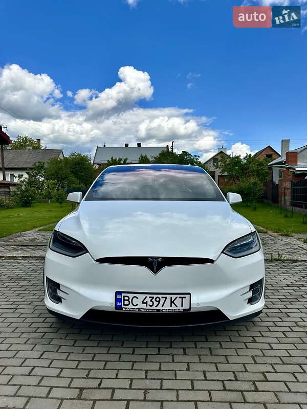 Tesla Model x (2016)