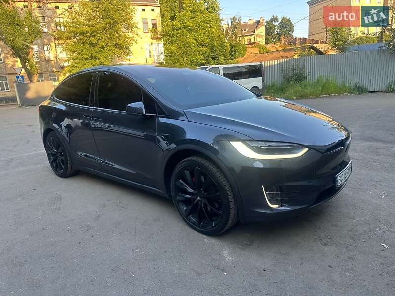 Tesla Model x (2020)