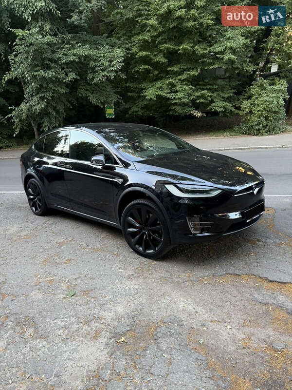 Tesla Model x (2016)