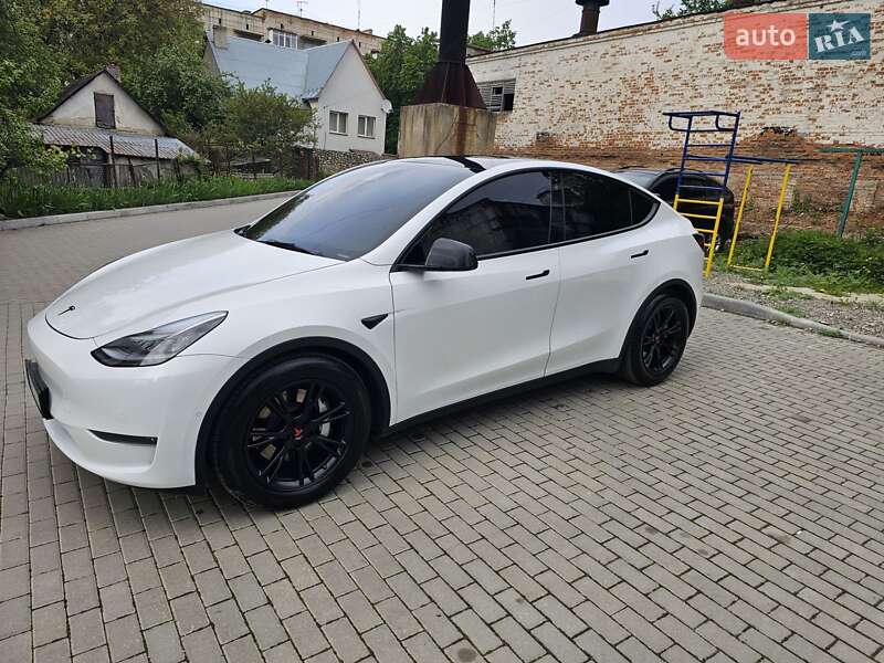 Tesla Model y (2020)