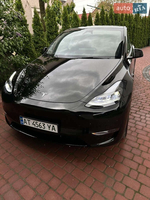 Tesla Model y (2023)