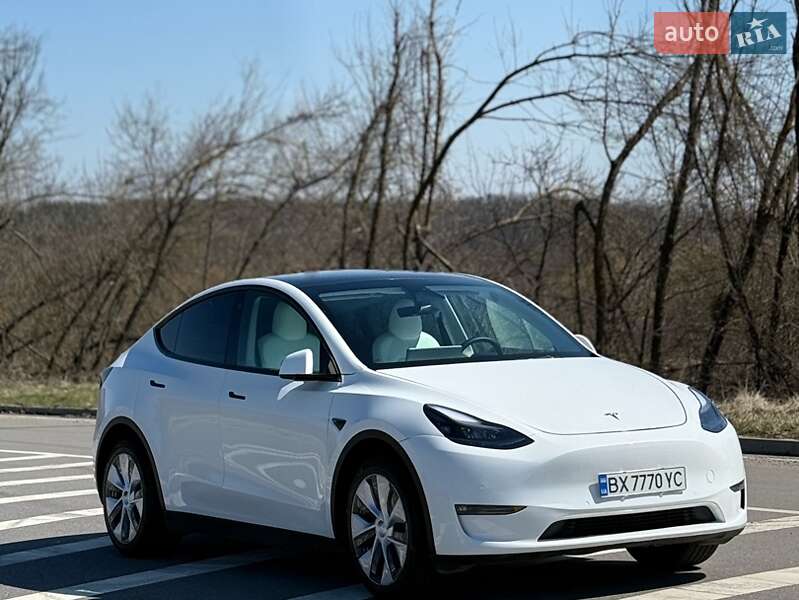 Tesla Model y (2022)