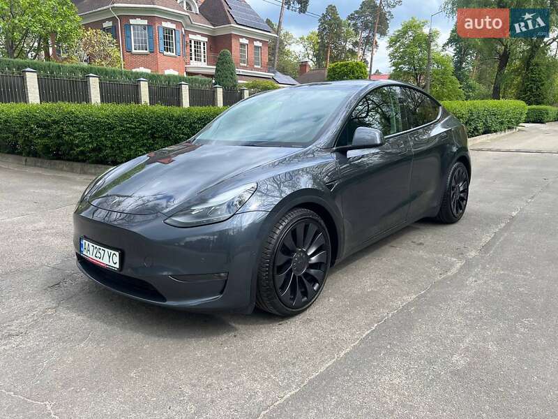 Tesla Model y (2022)