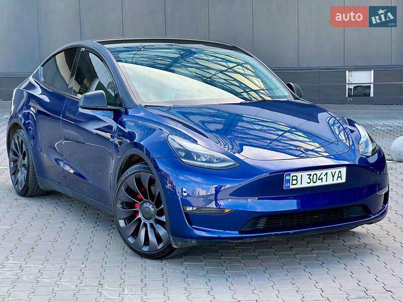 Tesla Model y (2023)