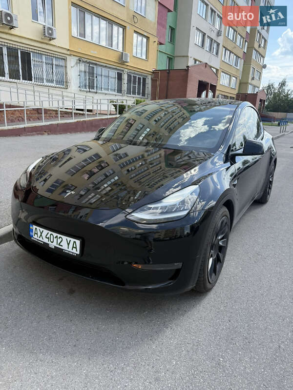 Tesla Model y (2021)