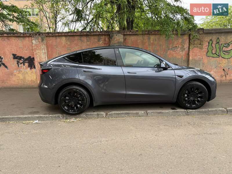 Tesla Model y (2021)