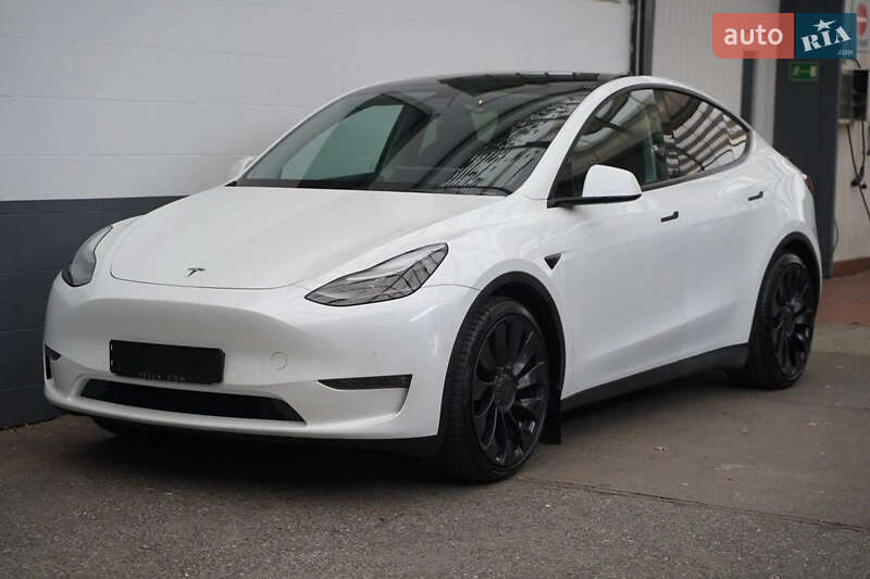Tesla Model y (2021)