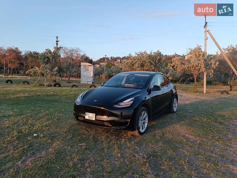 Tesla Model y (2020)