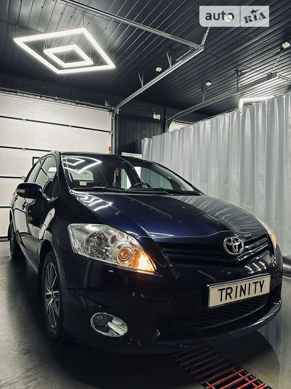 Toyota Auris (2010)