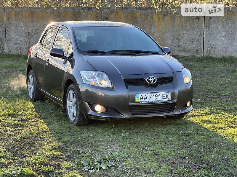 Toyota Auris (2007)