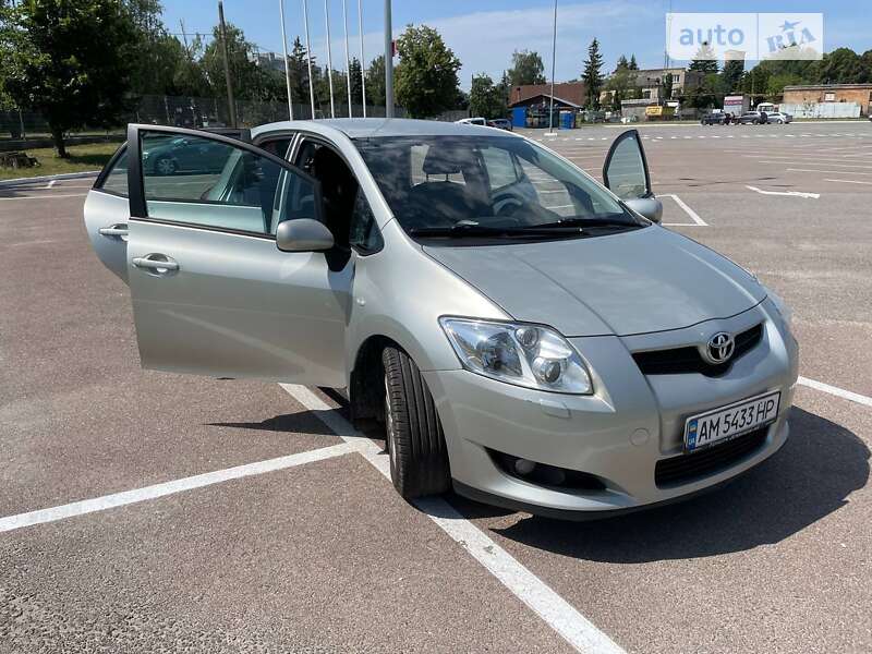 Toyota Auris (2007)