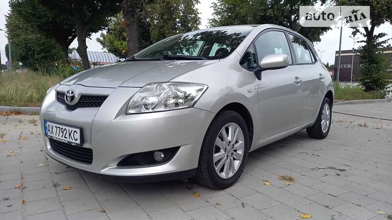 Toyota Auris (2007)