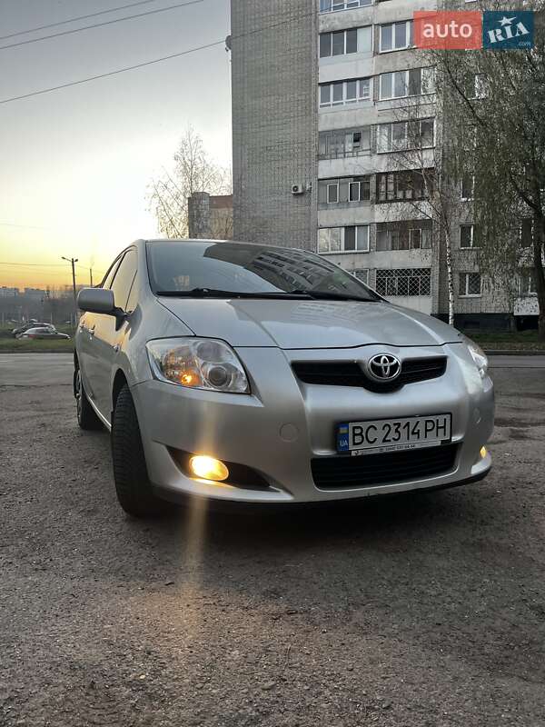 Toyota Auris (2007)