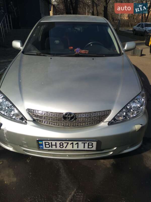 Toyota Camry (2004)