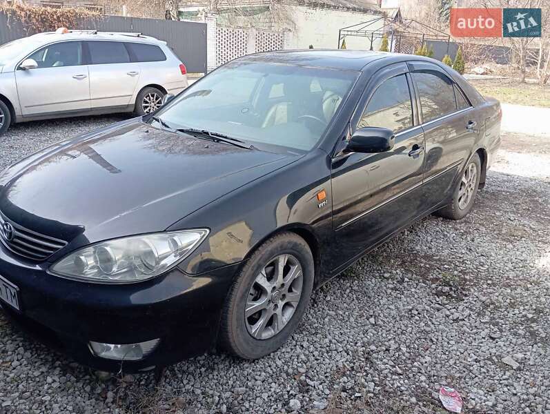 Toyota Camry (2004)