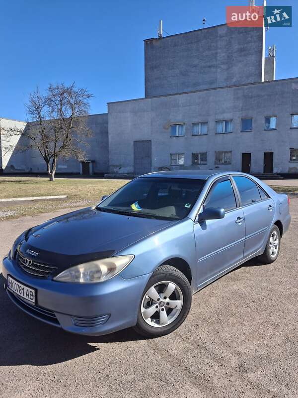 Toyota Camry (2004)