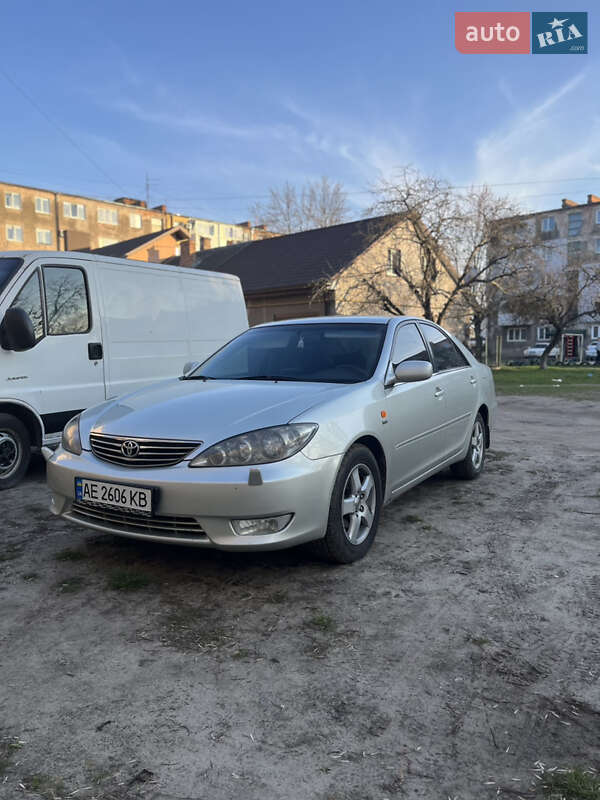 Toyota Camry (2004)
