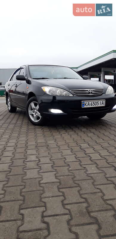 Toyota Camry (2004)