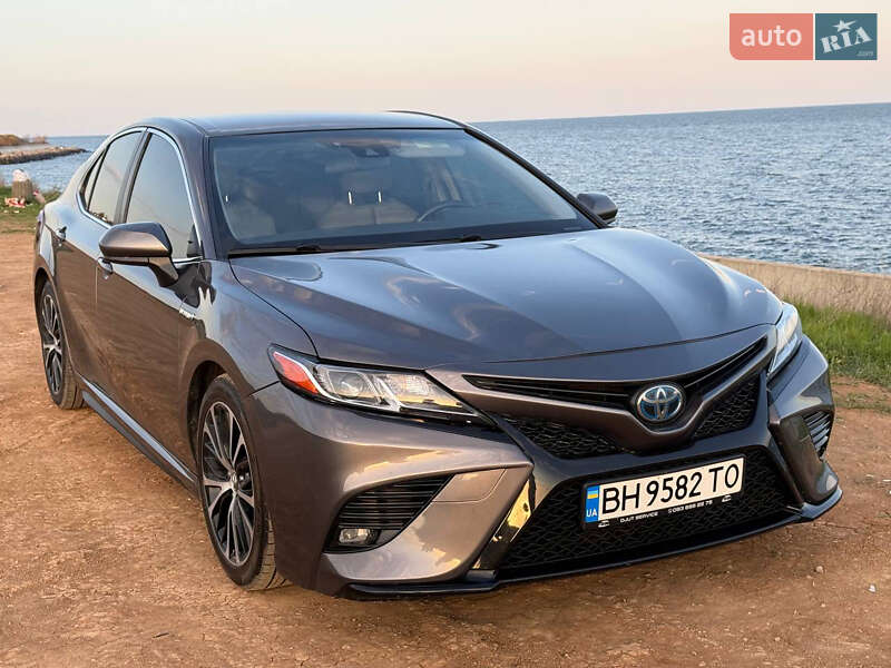 Toyota Camry (2019)